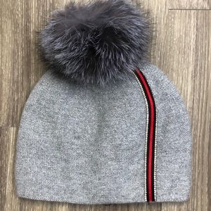 Beanie hat with fox Pom Pom